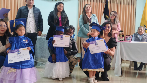 GRADUACIÓN DE 46 NIÑOS Y NIÑAS EN CENTROS DE DESARROLLO INFANTIL